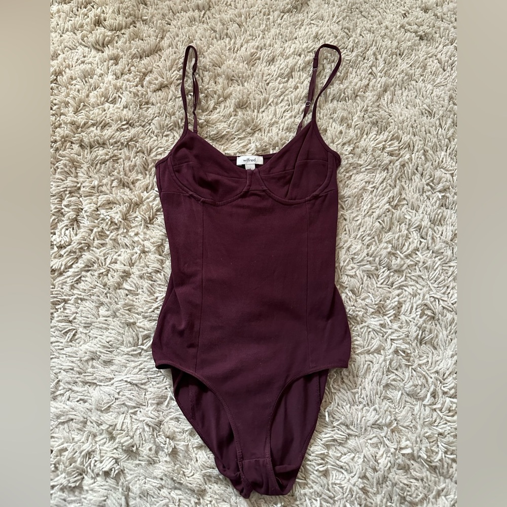 Aritzia Wilfred bodysuit (Merlot/burgundy) Size Small.
